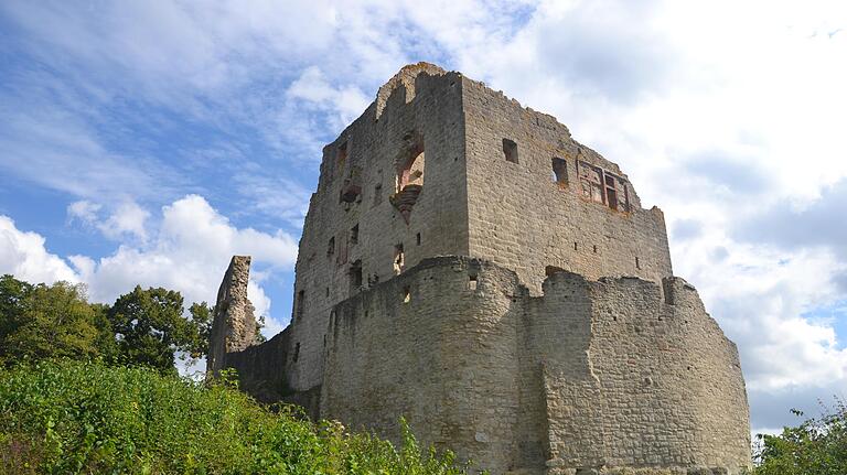 Die Burgruine Homburg bei Gössenheim. Die Burgruine Homburg bei Gössenheim.
