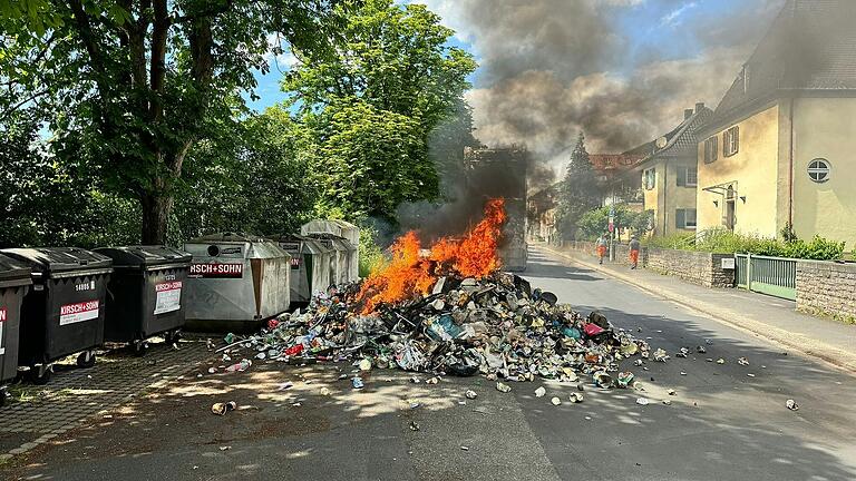 Ein Lkw, der Metallschrott geladen hatte, geriet in Friedenstraße in Gemünden in Brand.