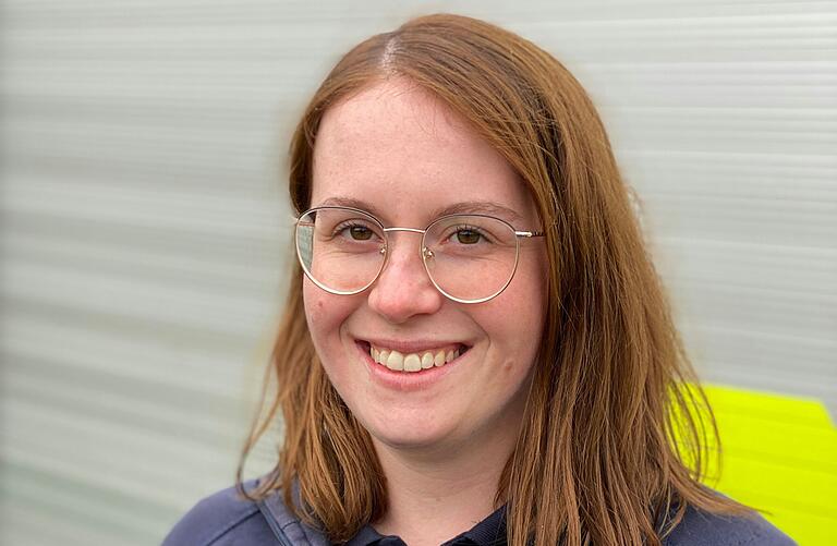 Janina Roth (32) hat nach ihrer Grundausbildung zur Feuerwehrfrau den Lehrgang First Responder im Jahr 2014 abgelegt. Als Mutter von zwei Kindern teilt sie sich die Einsätze mit ihrem Mann Chris ein.