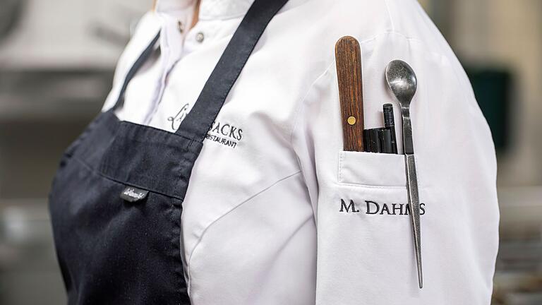 Utensilien griffbereit: Marina Dahms hat Sachen wie Messer, Stift und eine Kombi aus Löffel und Pinzette immer parat. Utensilien griffbereit: Marina Dahms hat Sachen wie Messer, Stift und eine Kombi aus Löffel und Pinzette immer parat. 