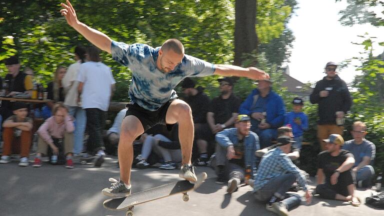Akrobatische Sprünge und Figuren waren Trumpf beim Skater-Contest. Akrobatische Sprünge und Figuren waren Trumpf beim Skater-Contest.