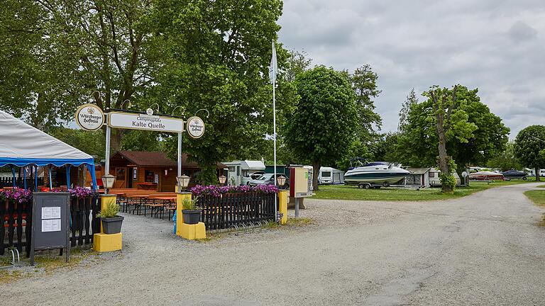 Blick auf den Campingplatz 'Kalte Quelle' in Würzburg.