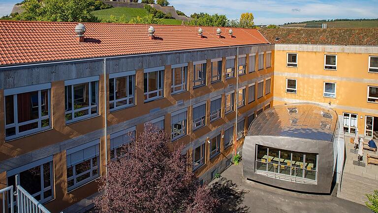 Wirsberg-Gymnasium in Würzburg. Wirsberg-Gymnasium in Würzburg.