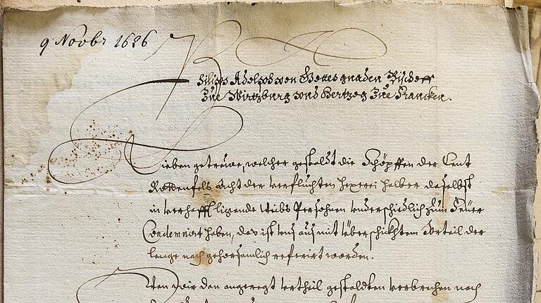 Ein Dokument aus dem 17. Jahrhundert aus der Zeit des Würzburger Fürstbischofs Philipp Adolf von Ehrenberg. Er regierte von 1623 bis 1631 und war ein Neffe von Julius Echter von Mespelbrunn. Dieses Schriftstück beziehungsweise die dazugehörige Akte muss bei einem Umzug nach Kitzingen - wie Millionen andere - konservatorisch bestmöglichst verpackt werden, so Klaus Rupprecht, Direktor des Staatsarchivs Würzburg.