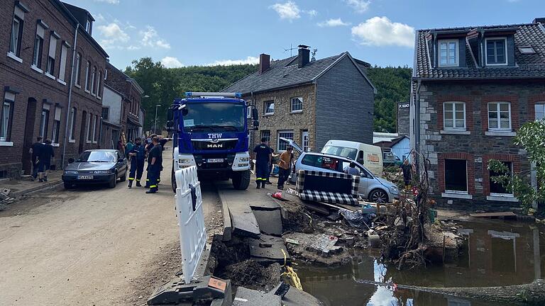 Die Helfer des THW-Ortsverbands Gerolzhofen stießen während ihres Einsatzes im Katastrophengebiet in der Gemeinde Stolberg in Nordrhein-Westfalen auf zahlreiche vom Hochwasser zerstörte oder beschädigte Häuser.