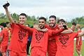 Eine Zigarre auf die Meisterschaft: Die Fußballer des TSV Lohr II jubeln am Pfingstsamstag über die Meisterschaft in der A-Klasse Würzburg 5.