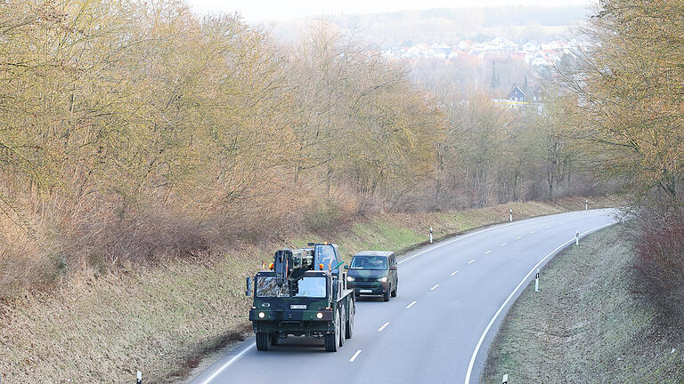 443726743.jpg       -  Mehr als 100 Militärfahrzeuge sorgen am Donnerstag für Verzögerungen auf Bayerns Straßen.