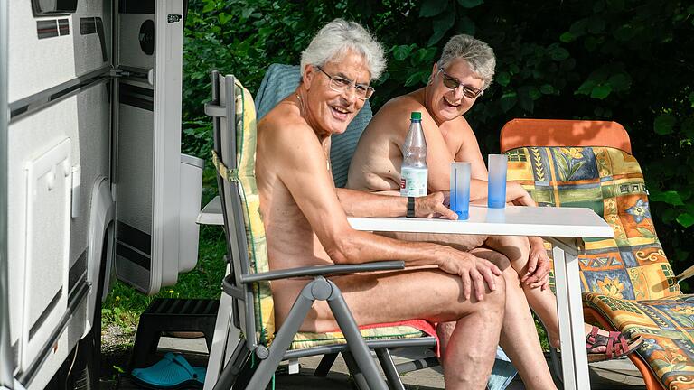 Hüllenlos entspannen: Auf dem Gelände des Günterslebener Naturistenvereins halten sich die Mitglieder nackt auf.