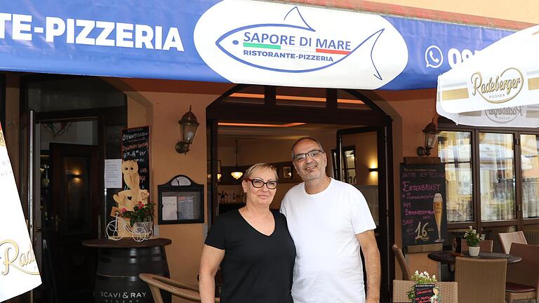 Elisabeth Bellina und ihr Mann Antonio servieren in ihrem Restaurant 'Sapore di Mare' in der Hauptstraße 27 in Karlstadt italienische Kost. Vorher führten sie ein Restaurant in Zellingen.
