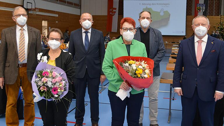 Ehrungen im Kreistag: Unser Bild zeigt (von links) Johannes Wegner, Michaelea Wedemann, Jürgen Englert, Monika Horcher, Stefan Lang und Landrat Thomas Bold. Ehrungen im Kreistag: Unser Bild zeigt (von links) Johannes Wegner, Michaelea Wedemann, Jürgen Englert, Monika Horcher, Stefan Lang und Landrat Thomas Bold.