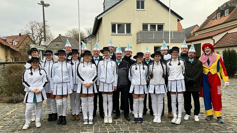 Der Besuch der Garde und des Elferrates des VfR Burggrumbach bereicherten den Familiengottesdienst. Der Besuch der Garde und des Elferrates des VfR Burggrumbach bereicherten den Familiengottesdienst.