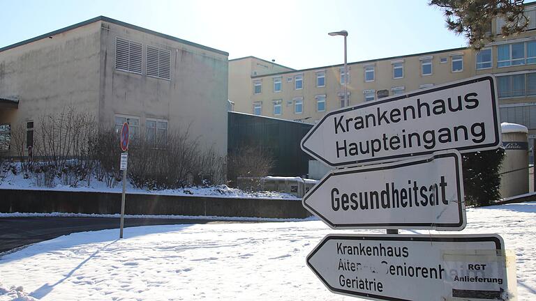 Das Krankenhaus in Marktheidenfeld, hier die hintere Einfahrt.