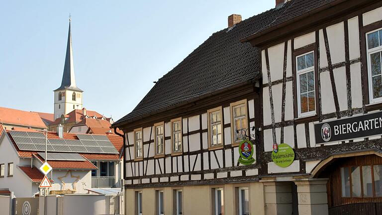 Ab 1. Mai ist die Brückenschänke in Wülfershausen wieder verpachtet. die erfreuliche Nachricht wurde in der Bürgerversammlung mitgeteilt. Ab 1. Mai ist die Brückenschänke in Wülfershausen wieder verpachtet. die erfreuliche Nachricht wurde in der Bürgerversammlung mitgeteilt.