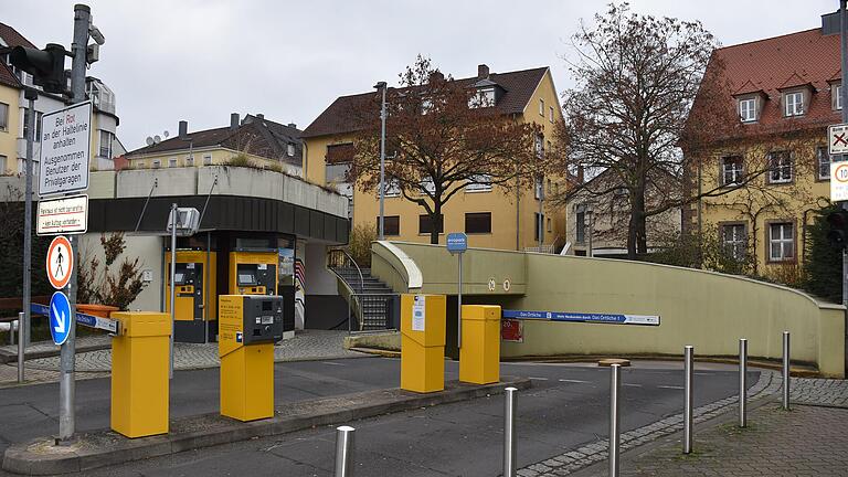 Das Parkhaus am Graben ist nur ein paar Schritte vom Marktplatz&nbsp; und damit der Innenstadt entfernt. Mit dem neuen Jahr kommt seine umfangreiche Sanierung. Erst wenn 2021 das Christkind vor der Tür steht, ist wieder mit seiner Eröffnung zu rechnen. Diejenigen, die in der Tiefgarage einen Dauerparkplatz gemietet oder gar einen Parkplatz gekauft haben, stehen für diese Zeit ohne Stellplatz-Alternative da.