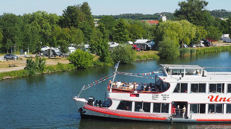 Campingplatz und Ausflugsschiff: An Touristen mangelt es nicht an der Mainschleife in Volkach. Wie die Sommersaison 2022 sein wird, weiß Tourismuschef Marco Maiberger.