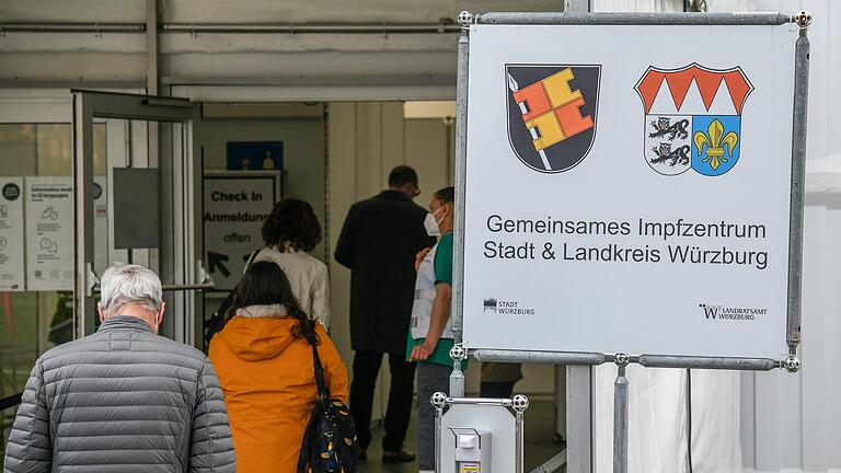 Die bayerischen Impfzentren – hier ein Archivbild des Impfzentrums auf der Würzburger Talavera - werden zum Jahresende geschlossen. Die bayerischen Impfzentren – hier ein Archivbild des Impfzentrums auf der Würzburger Talavera - werden zum Jahresende geschlossen.