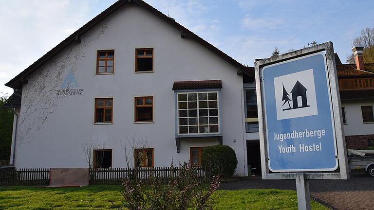 Ab 1. Juni wieder als Jugendherberge in Betrieb: Nach rund eineinhalb Jahren läuft Ende April der Mietvertrag aus, mit dem das Landratsamt das Lohrer Haus als Quartier für Flüchtlinge angemietet hat. Der neue Herbergsvater erwartet für 5. Juni die ersten Gäste.