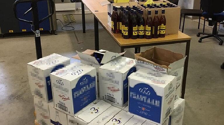 275 Flaschen griechischer Branntwein sollte nach Niedersachsen geliefert werden.