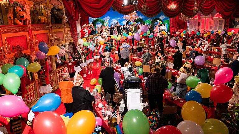 Bunt ging es wieder zu bei der 'Fastnacht in Franken'