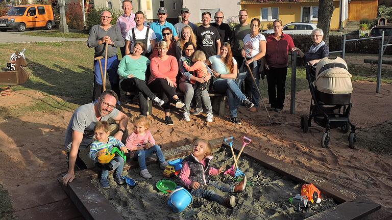 Neuen Sandkasten aufgestellt Neuen Sandkasten aufgestellt