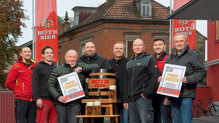 Unser Bild zeigt (von links): Tom Hauer (Braumeister), Tim Walkowiak (Brauer), Edgar Borst (Geschäftsführer), Alexander Borst (Geschäftsführer), Harald Alban (Braumeister), Mario Borst (Geschäftsführer), Tobias Piechaczek (Brauer), Günther Graf (Verkaufsleiter). Unser Bild zeigt (von links): Tom Hauer (Braumeister), Tim Walkowiak (Brauer), Edgar Borst (Geschäftsführer), Alexander Borst (Geschäftsführer), Harald Alban (Braumeister), Mario Borst (Geschäftsführer), Tobias Piechaczek (Brauer), Günther Graf (Verkaufsleiter).