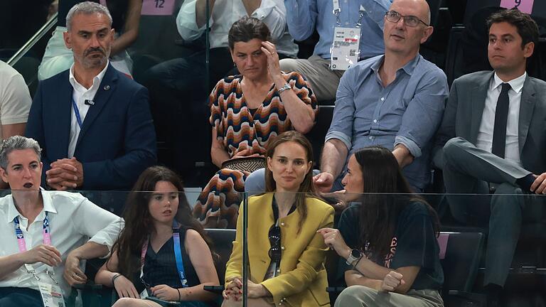 Paris 2024 - Turnen - Oscar-Gewinnerin Natalie Portman sitzt in der Arena Bercy. Paris 2024 - Turnen - Oscar-Gewinnerin Natalie Portman sitzt in der Arena Bercy.