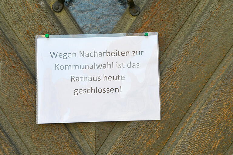 Wegen der Kommunal blieb das Ochsenfurter Rathaus auch am Montag noch für den Publikumsverkehr geschlossen. Wegen der Kommunal blieb das Ochsenfurter Rathaus auch am Montag noch für den Publikumsverkehr geschlossen.