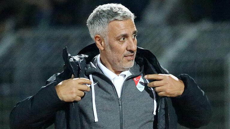 Hat seine Hausaufgaben gemacht: Vorstandsvorsitzender Hasan Kivran präsentierte für Regionalliga-Primus Türkgücü München die noch nachzuweisende Spielstätte, sein Klub wurde vom BFV als Drittliga-Aufsteiger nominiert. Sicher ist der Aufstieg aber noch nicht. Hat seine Hausaufgaben gemacht: Vorstandsvorsitzender Hasan Kivran präsentierte für Regionalliga-Primus Türkgücü München die noch nachzuweisende Spielstätte, sein Klub wurde vom BFV als Drittliga-Aufsteiger nominiert. Sicher ist der Aufstieg aber noch nicht.