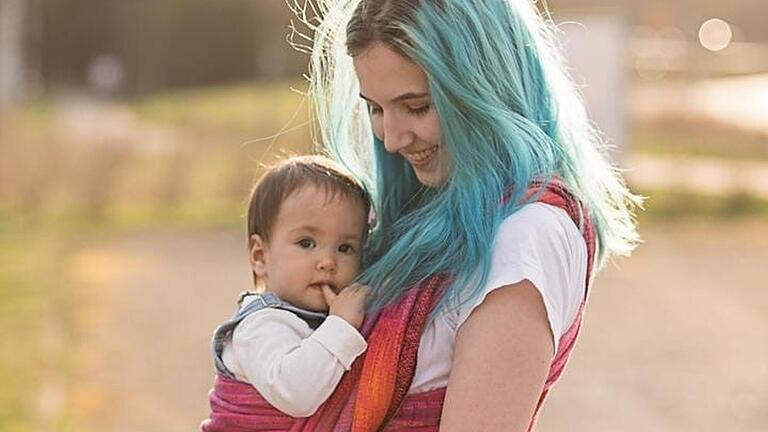 Elena Väth mit ihrer Tochter Sumin       -  Elena Väth mit ihrer Tochter Sumin