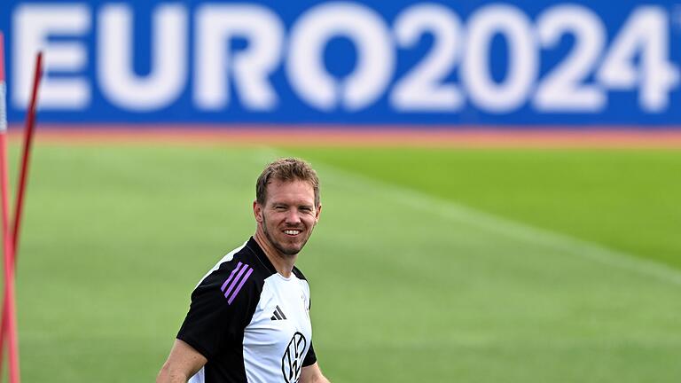 Julian Nagelsmann       -  Julian Nagelsmann traibt vor dem Achtelfinale die Abwehr-Frage rum.