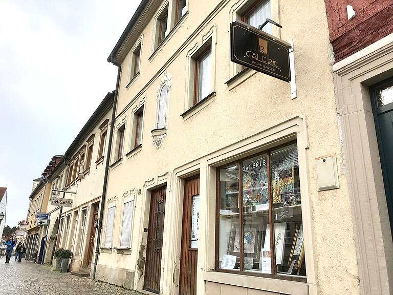 Der äußere Schein trügt: Hinter der Fassade der Galerie Roland Merklein verbirgt sich manch hochkarätiges Kunstwerk. Der äußere Schein trügt: Hinter der Fassade der Galerie Roland Merklein verbirgt sich manch hochkarätiges Kunstwerk.