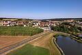 Anflug auf Geiselwind: Rechts hinten liegt der Autohof Strohofer, in der Mitte am Horizont die Neuansiedlung von Puma.