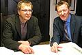 Auf die Vielzahl der Großprojekte in Ochsenfurt hat Bürgermeister Peter Juks (rechts) den neuen Stadtbaumeister Jens Pauluhn schon einmal vorbereitet.