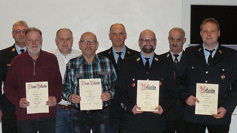 Die Geehrten bei der Freiwilligen Feuerwehr Gefäll: (von links) Kreisbrandinspektor (KBI) Marco Brust, Elmar Müller, Bürgermeister Daniel Wehner, Elmar Endres, 1. Vorsitzender Marko Wehner, Sebastian Voll, Kreisbrandmeister (KBM) Klaus Preisendörf...       -  Die Geehrten bei der Freiwilligen Feuerwehr Gefäll: (von links) Kreisbrandinspektor (KBI) Marco Brust, Elmar Müller, Bürgermeister Daniel Wehner, Elmar Endres, 1. Vorsitzender Marko Wehner, Sebastian Voll, Kreisbrandmeister (KBM) Klaus Preisendörfer und Volker Rüttiger.