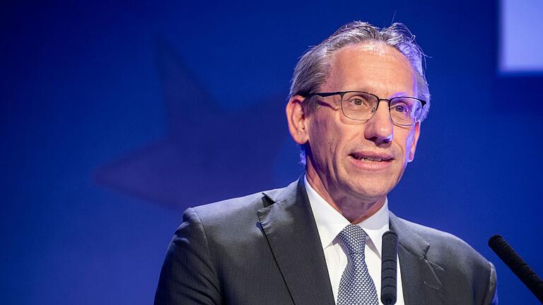 Jörg Kukies - Der neue Finanzminister Jörg Kukies macht Vorgaben für die vorläufige Haushaltsführung ab Jahresbeginn. (Archivbild) Jörg Kukies - Der neue Finanzminister Jörg Kukies macht Vorgaben für die vorläufige Haushaltsführung ab Jahresbeginn. (Archivbild)