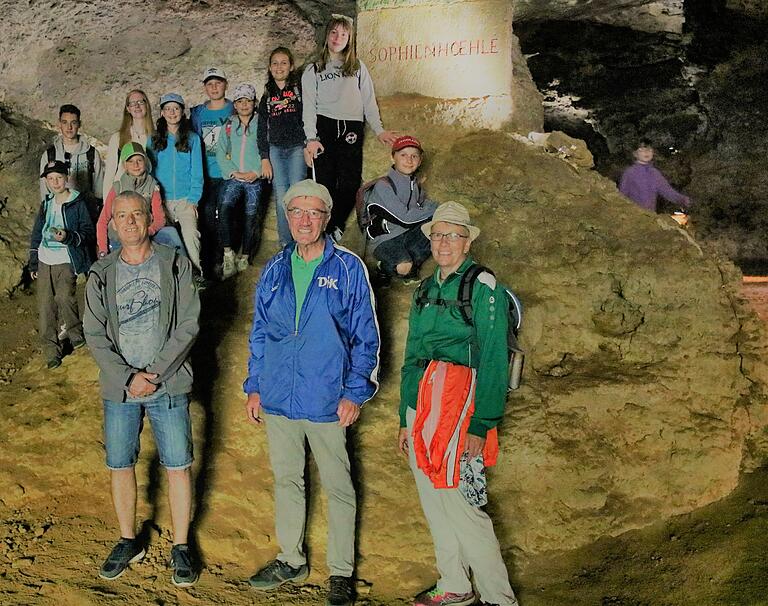 Natur pur - DJK-Kids Tiefenthal unterweg in der Fränkischen Schweiz. Natur pur - DJK-Kids Tiefenthal unterweg in der Fränkischen Schweiz.