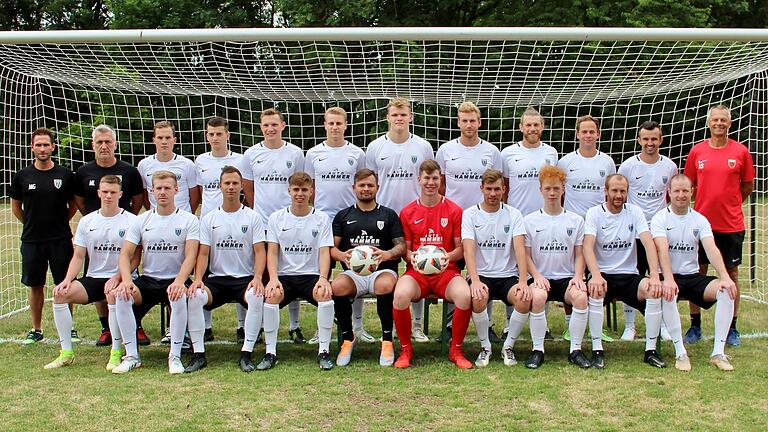 Der TSV Rottendorf startet in seine zweite Landesliga-Saison. Hintere Reihe (von links) Trainer Manuel Gröschl, Trainer Martin Lang, Thomas Melber, Michael Dekant, Marco Englert, Mathis Böhler, Niklas Fritzler, Lars Weyer, Paul Lücke, Moritz Schubert, Sebastian Hackenberg, Betreuer Andreas Schubert. Vorne: Tobias Friedrich, Jannik Fischer, Nico Schubert, Nik Hofrichter, Kai Brehm, Kevin Wildberg, Sandro de Candido, Torben Prussas, Jakob Siedler und Julian Wolff. Der TSV Rottendorf startet in seine zweite Landesliga-Saison. Hintere Reihe (von links) Trainer Manuel Gröschl, Trainer Martin Lang, Thomas Melber, Michael Dekant, Marco Englert, Mathis Böhler, Niklas Fritzler, Lars Weyer, Paul Lücke, Moritz Schubert, Sebastian Hackenberg, Betreuer Andreas Schubert. Vorne: Tobias Friedrich, Jannik Fischer, Nico Schubert, Nik Hofrichter, Kai Brehm, Kevin Wildberg, Sandro de Candido, Torben Prussas, Jakob Siedler und Julian Wolff.