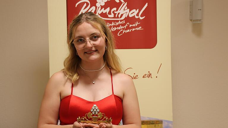 Die bisherige Weinprinzessin Linda Keller       -  Die bisherige Weinprinzessin Linda Keller