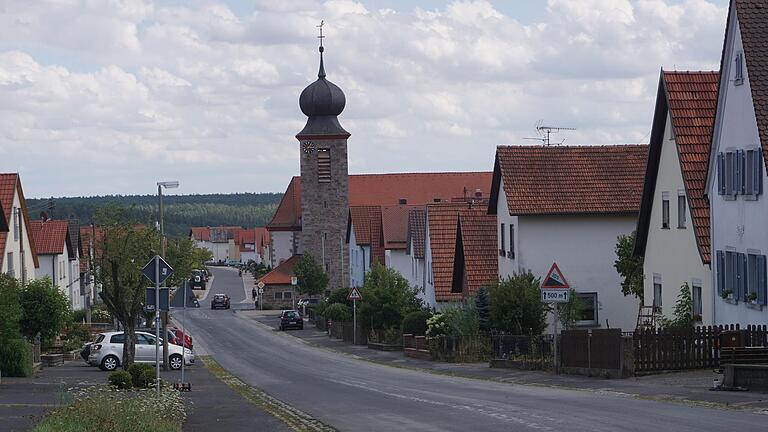 Tempo 30 in Waldbergs Ortsdurchfahrt war ein großes Thema bei der Bürgerversammlung in Waldberg. Tempo 30 in Waldbergs Ortsdurchfahrt war ein großes Thema bei der Bürgerversammlung in Waldberg.