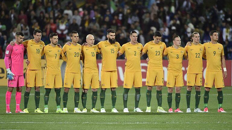 Schweigeminute - Die Manschaft Australiens bei der Schweigeminute. Foto: David Mariuz Schweigeminute - Die Manschaft Australiens bei der Schweigeminute. Foto: David Mariuz