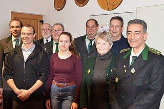Wahlen standen auf der Tagesordnung des Schützenvereins Wiesenbronn. Gewählt wurden (von rechts): 1. Schützenmeister Metin Polat, Zieler Gerhard Stenger, Schützenheimbeauftragte Helga Käppner, 2. Schützenmeister Marco Dürner, Damenleiterin Annkristin Paul, Kassier Armin Paul, Schriftführer Reinhard Hüßner, Sportleiter Frank Gebert und Jugendleiter Christian Gebert. Wahlen standen auf der Tagesordnung des Schützenvereins Wiesenbronn. Gewählt wurden (von rechts): 1. Schützenmeister Metin Polat, Zieler Gerhard Stenger, Schützenheimbeauftragte Helga Käppner, 2. Schützenmeister Marco Dürner, Damenleiterin Annkristin Paul, Kassier Armin Paul, Schriftführer Reinhard Hüßner, Sportleiter Frank Gebert und Jugendleiter Christian Gebert.