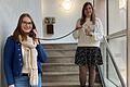 Lena Cabut (Netzwerk Ehrenamt, links) und Ramona Nürnberger (Fachstelle für Senioren und Menschen mit Behinderung) vermitteln die Telefonpartner.
