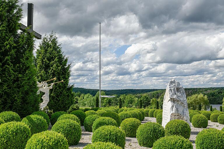 Ein Garten des Hofguts Lumee Sophia in Greußenheim (Lkr. Würzburg).