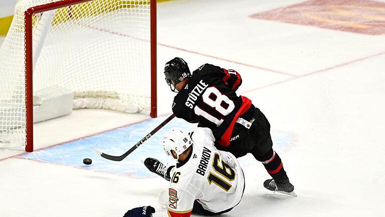 Ottawa Senators - Florida Panthers       -  Tim Stützle hat mit zwei Treffern entscheidenden Anteil am Auftakterfolg der Ottawa Senators gegen die Florida Panthers.