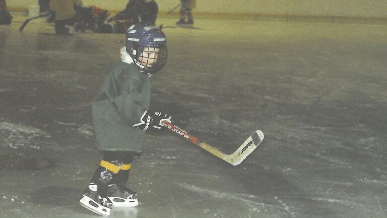 Jakob Fischer im Steilpass-Interview       -  Unser Bild zeigt Jakob Fischer beim Eishockeytraining in der Kissinger Eishalle. Foto: privat