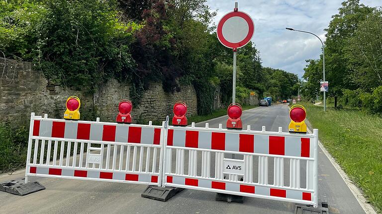 Seit Monaten ist die Straße zwischen Kitzingen und Mainstockheim gesperrt – und das wird sie auch noch eine Weile bleiben.