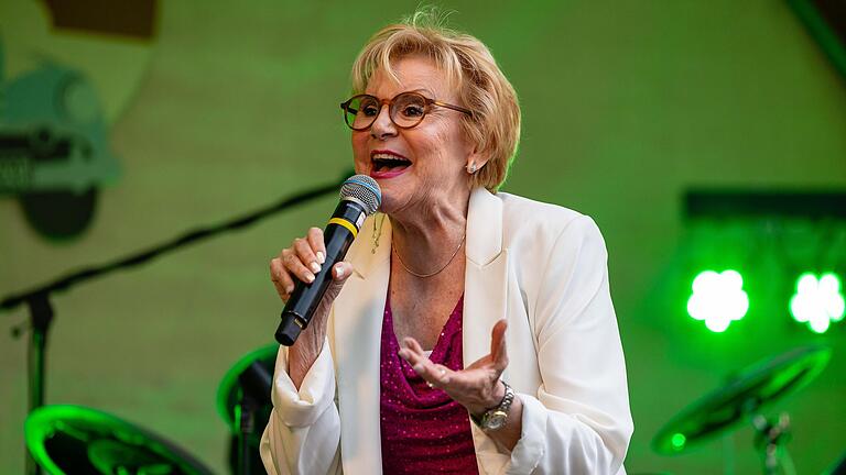 Kokettierte mit ihrer langen Bühnen-Karriere: Peggy March bei den Fladungen Classics Kokettierte mit ihrer langen Bühnen-Karriere: Peggy March bei den Fladungen Classics