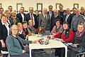 Bürgermeister Rudi Eck und Landrat Rudolf Handwerker, der Stadtrat Haßfurt sowie Mitarbeiter der Stadtverwaltung Haßfurt besichtigten die Waldi Schuhfabrik GmbH in Haßfurt, wo sie vom Geschäftsführer der Waldi GmbH, Hans-Joachim Wolter begrüßt wurden (Bildmitte).