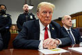 465372526.jpg       -  Der ehemalige US-Präsident Donald Trump wartet auf den Beginn der Schlussplädoyers im Strafgericht Manhattan.