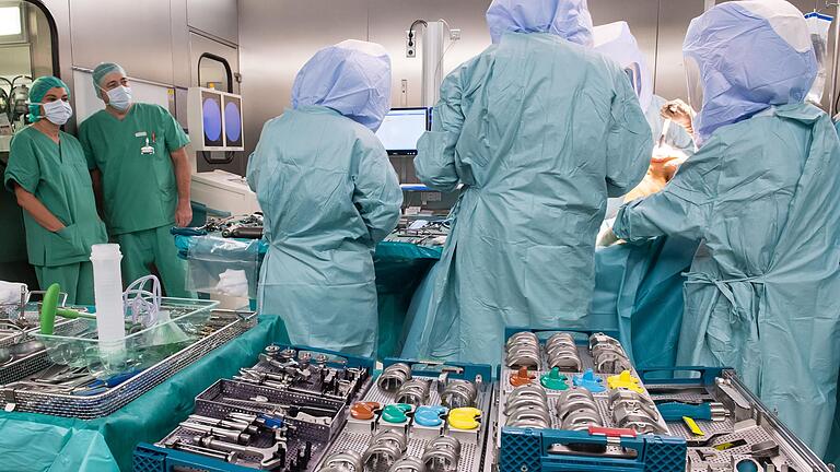 Schweinfurts Krankenhäuser verschmelzen zu einem Klinikum mit zwei Standorten. Das 'Josefs' übernimmt die frei planbare und vor allem ambulante Versorgung, das 'Leopoldina' die Akutmedizin.